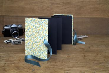 Leporello with scattered yellow flowers and a yellow bow